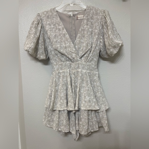 Altar’d State Beige Floral Skorts Romper Wmn Size XS - Picture 2 of 9